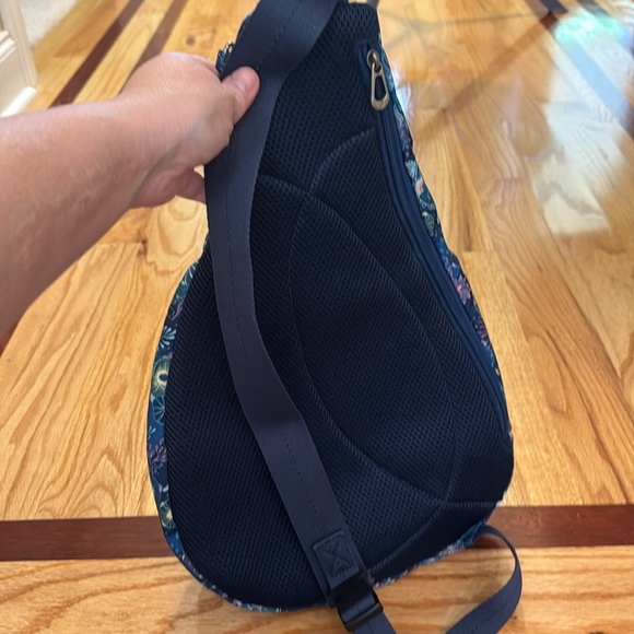 Sakroots turtle print sling bag - Picture 8 of 9